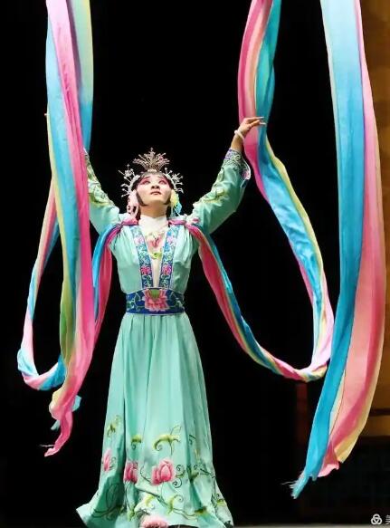  ���侩������Ϸ�����ɲݡ�����Ůɢ�������Ѿ�������